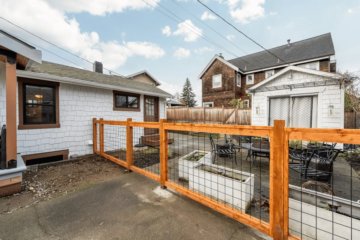Repairing and preserving a 1912 cottage after preparation view 19